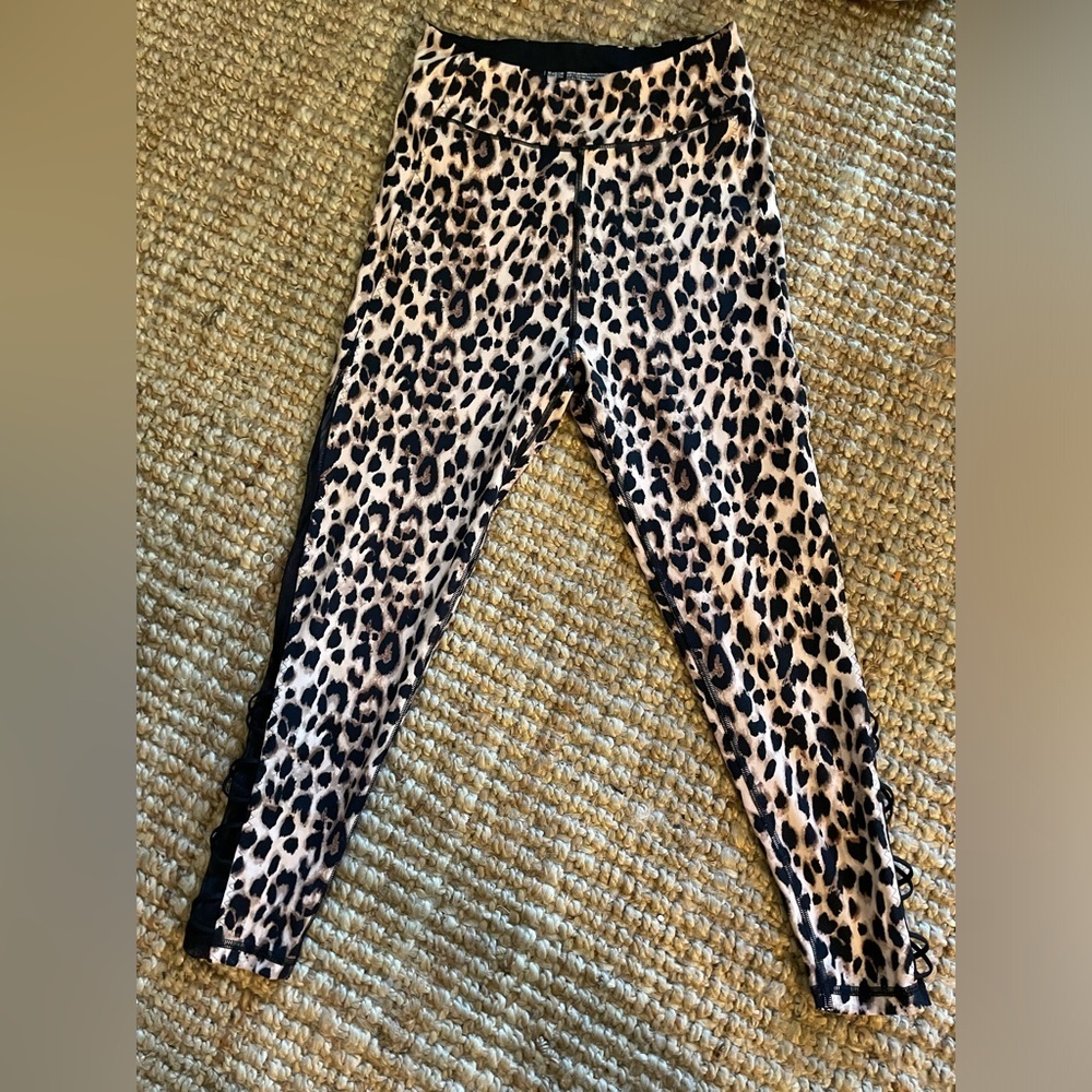 Victoria Secret leggings in leopard Sz 12